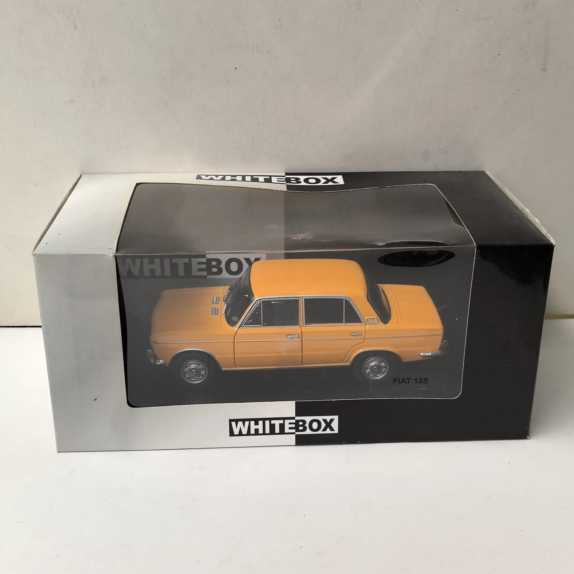 

Металлическая модель автомобиля FIAT 125 X3 в масштабе 1/24, серия WHITEBOX