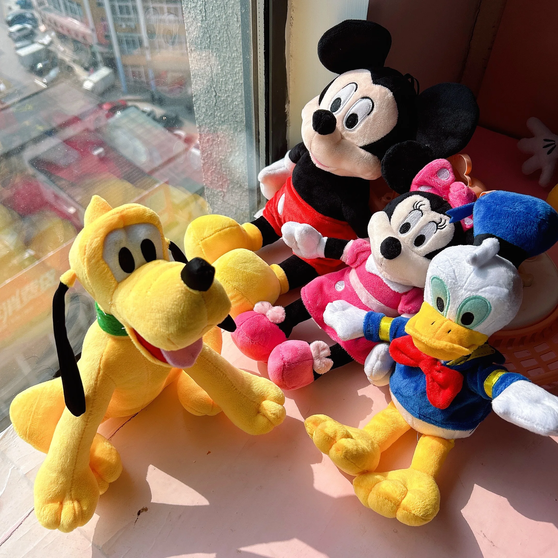 Disney urocza myszka miki pluszowa zabawka kreskówka Minnie Mickey Plushies Donald Daisy kaczka pluton Goofy lalka dla dziewczynki świąteczny prezent