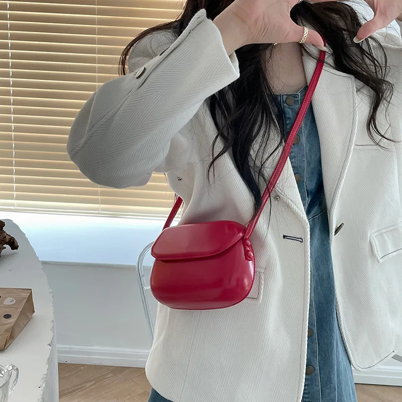 Women Mini Shoulder Bags Fashion Purses PU Leather Handbags for Girls Retro Ins Red Saddle Bag Female Simple Mobile Phone Pouch