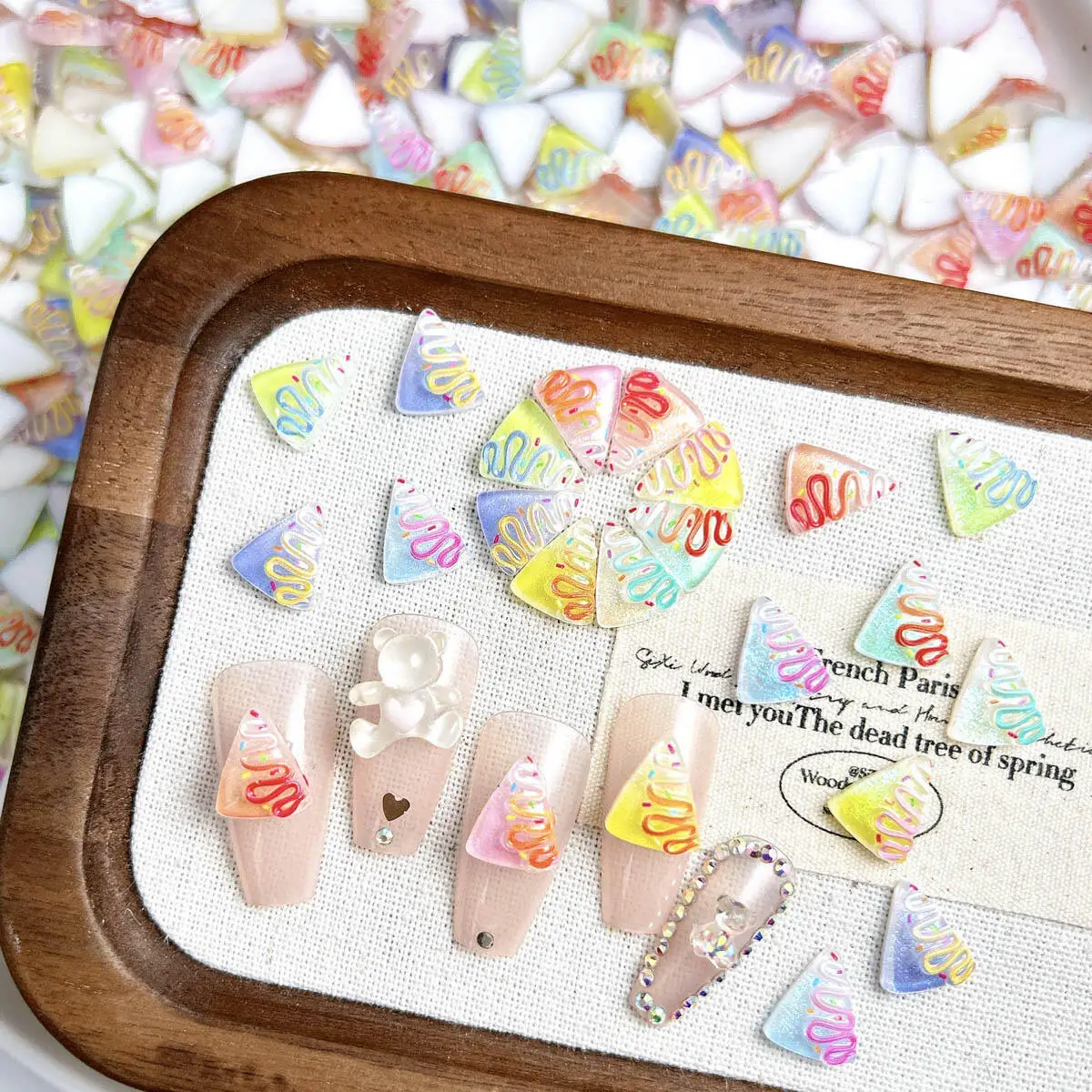 

Random Mixed Creative Resin Triangle Dessert Nail Charms Colorful Gradient Triangle Nail Art Decorations Manicure DIY Parts
