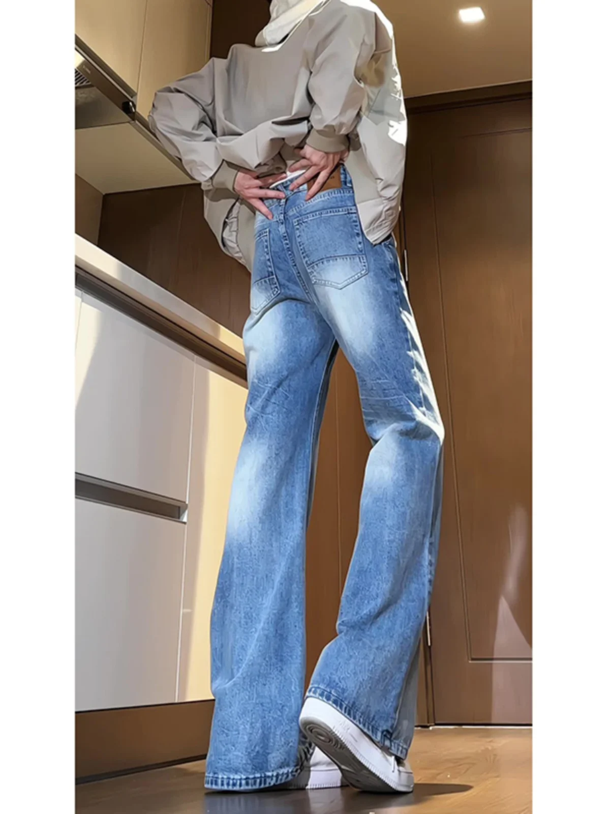 

Светло-голубые мужские джинсы с широкими штанинами, прямые, слегка расклешенные, в стиле American Vibe, молодежные модные джинсы