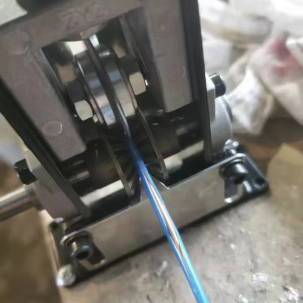 1-25mm Manual/Electric Wire Stripper Tool-Hand Crank & Drill Powered,Portable Cable Stripping Machine for Scrap Copper Recycling