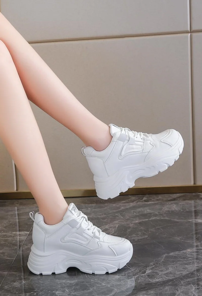 منصة بيضاء المرأة أحذية رياضية الربيع الدانتيل متابعة سميكة القاع فلكنيز أحذية امرأة بولي Leather جلد تنفس أحذية رياضية السيدات