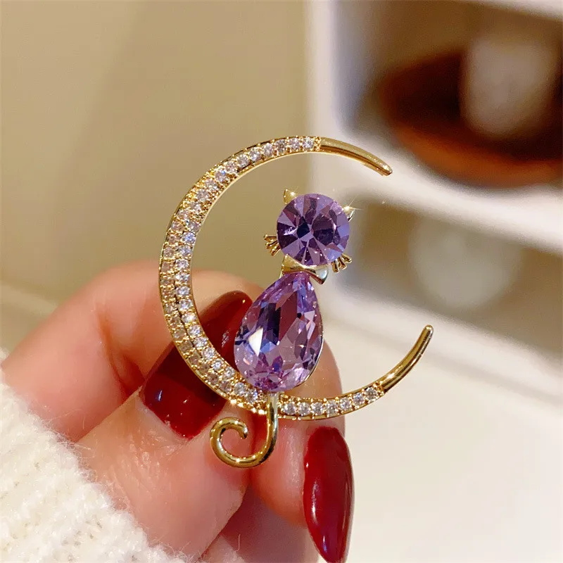 

CC Suit Pins Exquisite Cat Moon Brooches Shining Zirconia Coat Pin French Vintage Style Corsage Beautiful Cufflink B237