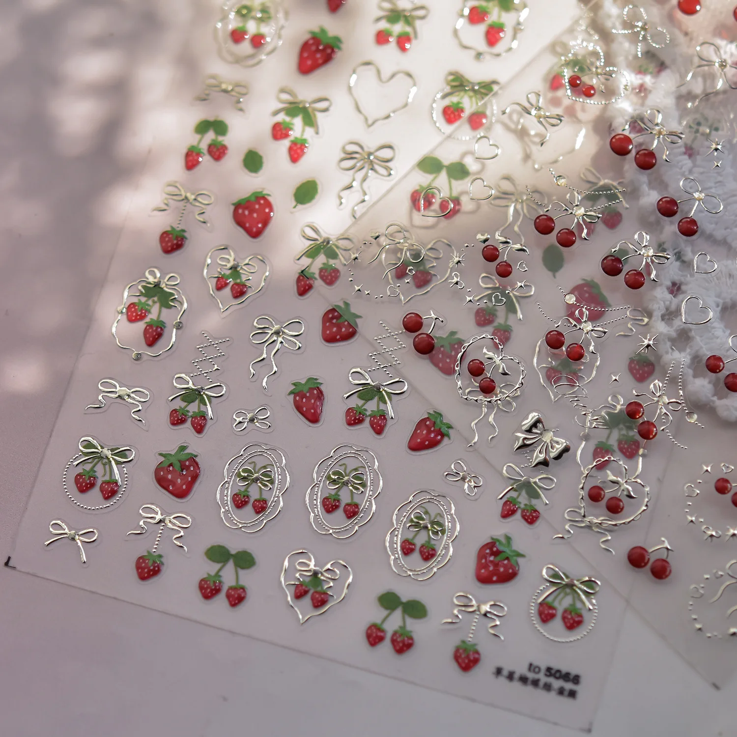 Cinta de seda dorada de fresa, cereza y fruta, lazo, corazón de amor, autoadhesivo suave, decoración artística de uñas, pegatina para manicura DIY