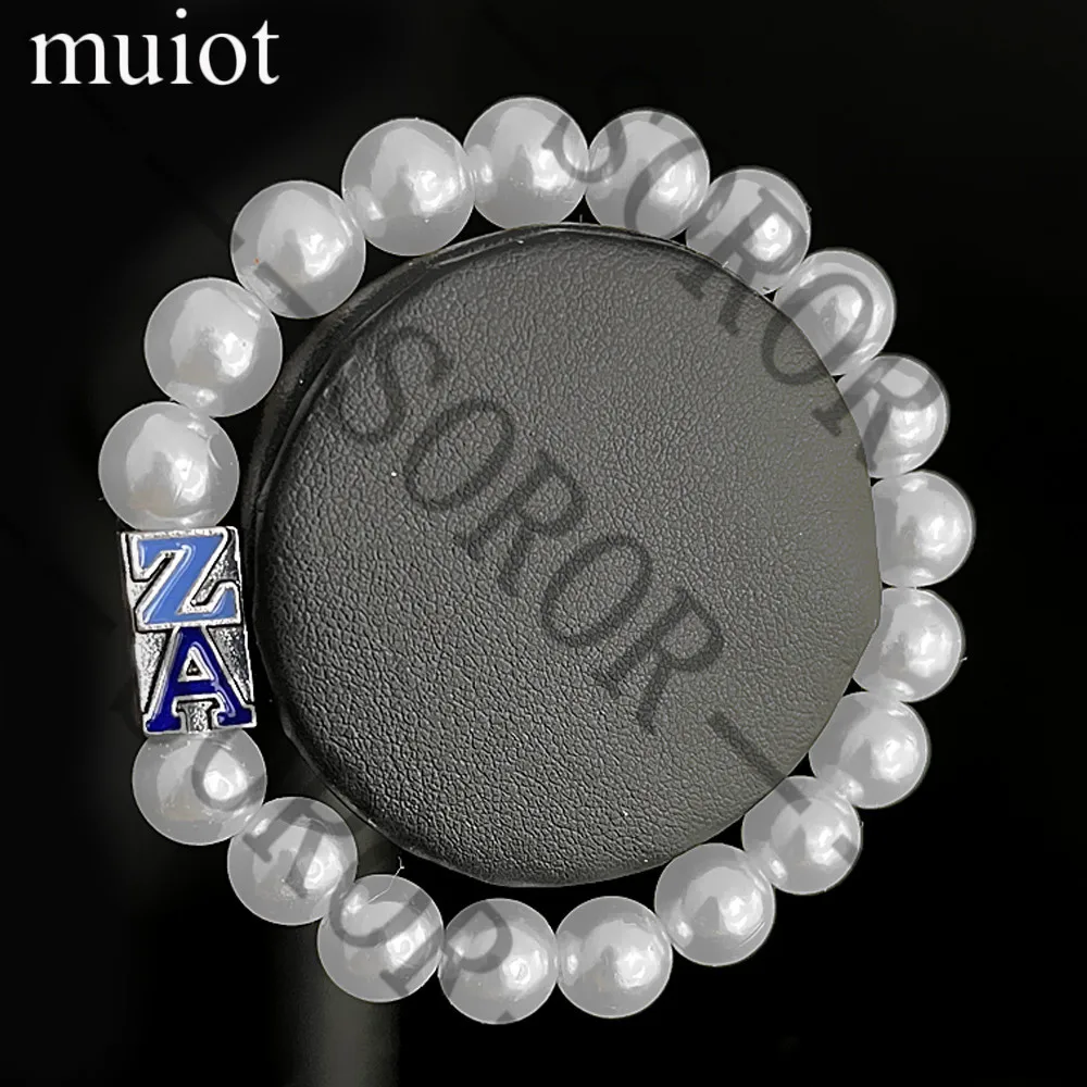 Personality Female Sorority Society ZETA AMICAE Symbol ZA Letter Metal Charm White Simulation Pearl Bracelet Dropshipjewelry