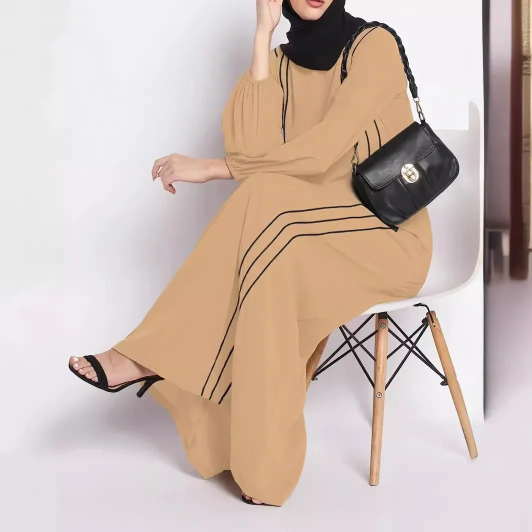 

Middle East round necked A-line long skirt with long sleeves and slim edge dress