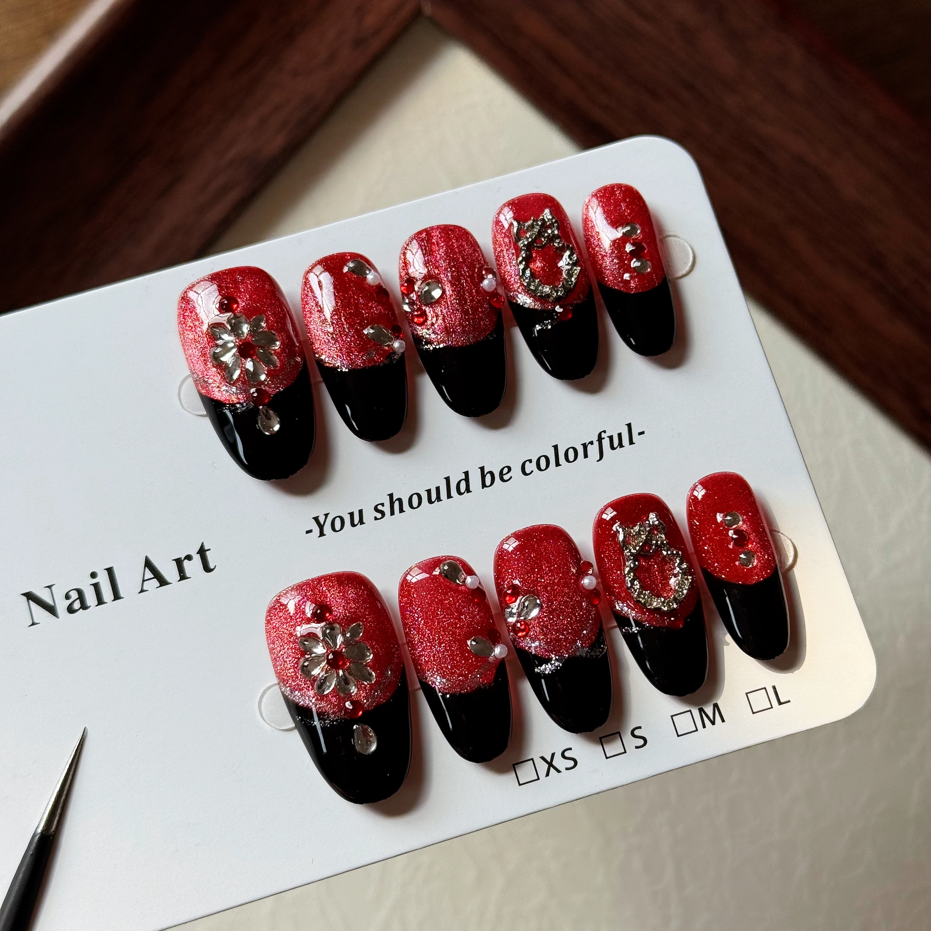 10pcs high-end Luxury-retro style, black and red contrast color, dazzling cat-eye effect, three-dimensional stacked diamonds