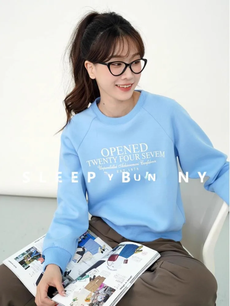 

Chic Girl Crewneck Sweatshirt with Letter Print Korean Style Loose Pullover Soft Blue Casual Top for Teen Girls and Young Women
