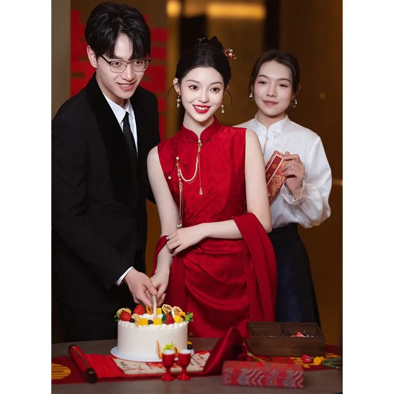 

New Chinese-style morning gown sleeveless cheongsam red casual dress for toasting and banquet attire