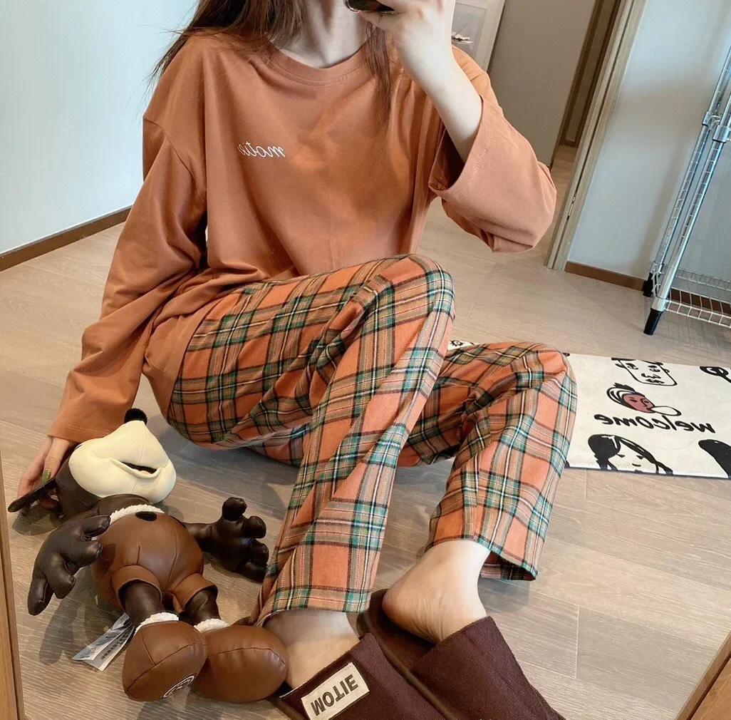 Women\'s Spring and Autumn Pajamas Two-piece Set of Solid Color Milk Silk Long Sleeve Pants Loose Comfortable Home Wear Women