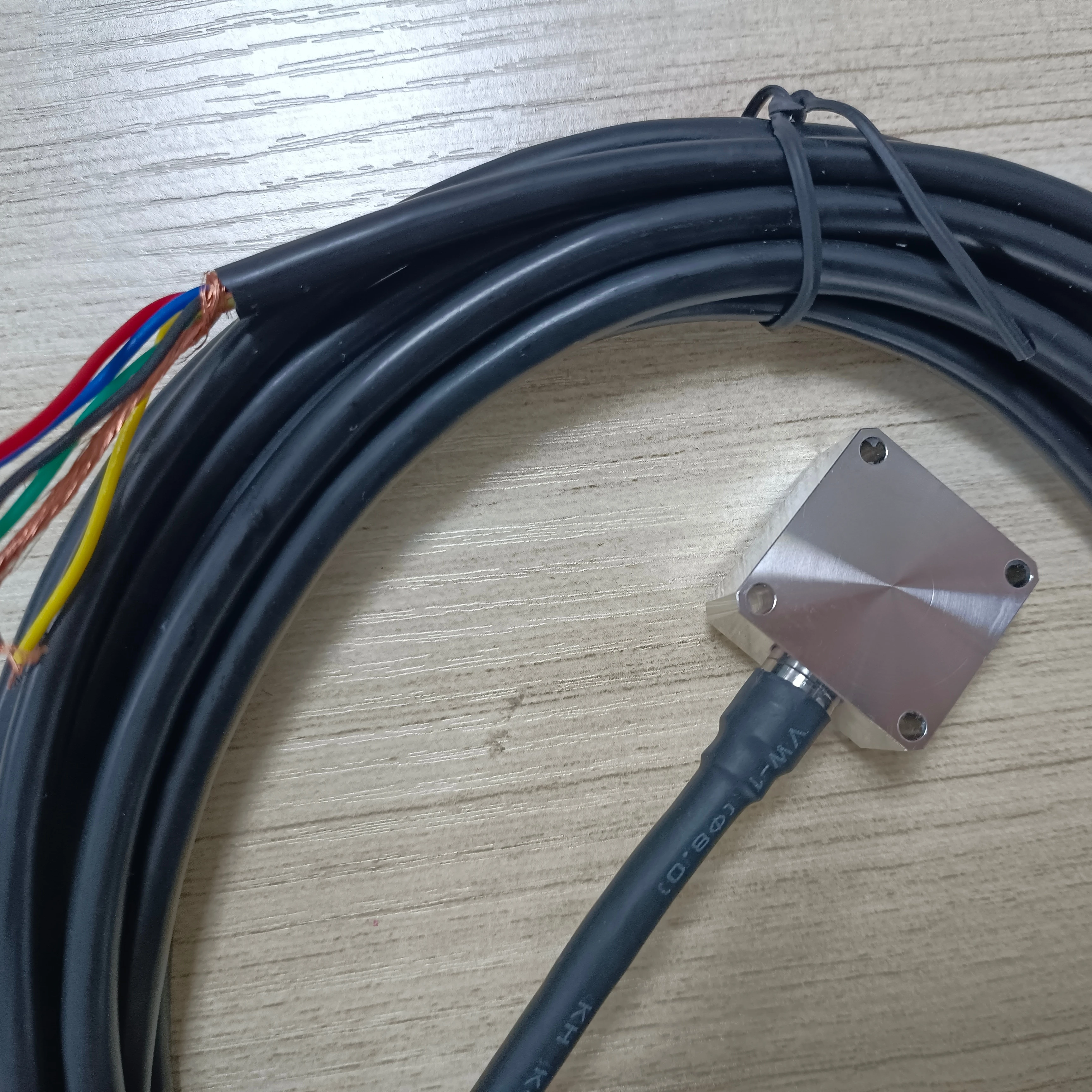 0~800 Hz Capacitance MEMS 1000 mV/g tri-axial output (X, Y, Z) accelerometers