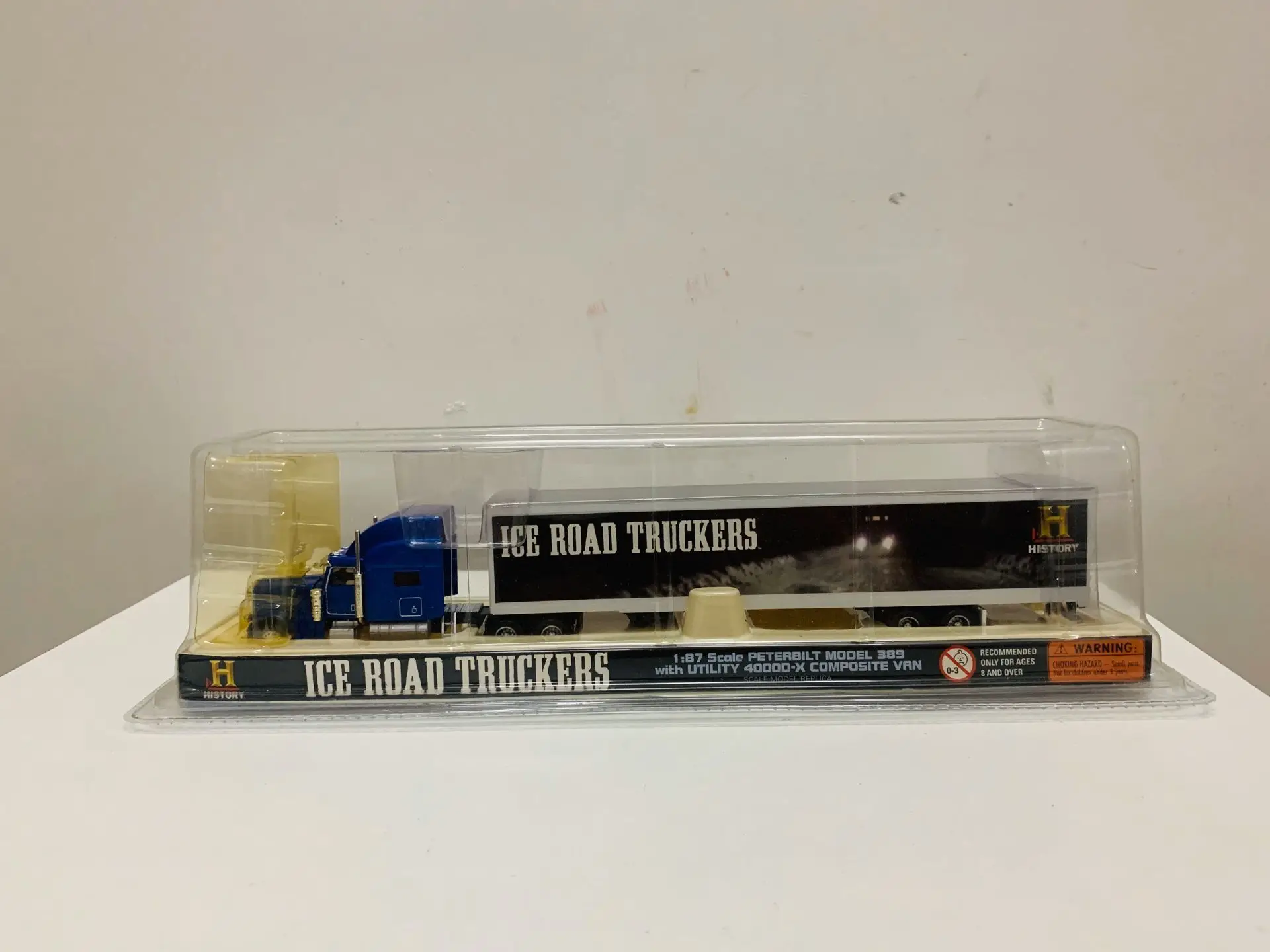 Norscot Peterbilt 389 With Utility 40000-X Composite Van Ice Road Truckers 1/87 Scale Die-Cast Model New in Box