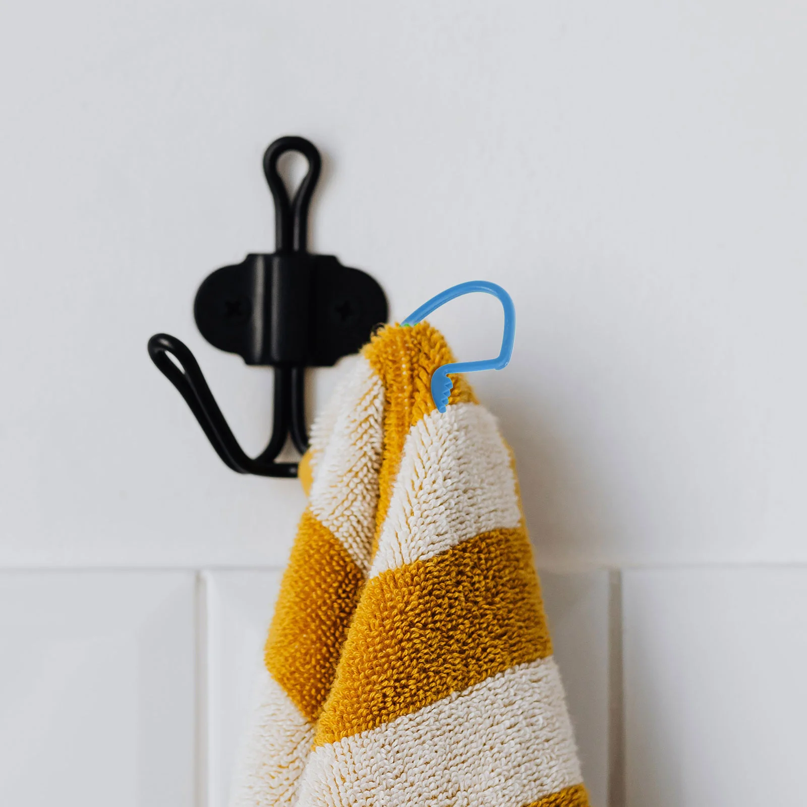 

20Pcs Plastic Clothes Pins Creative Design for Home and Outdoor Use Beach Towel Clips Laundry and Pet Bag Sealer