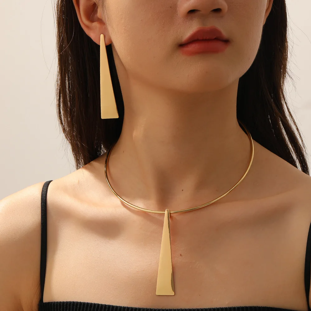 French explosion light luxury Yangtze River Delta collar earrings set geometric advanced sense niche minimalist jewelry