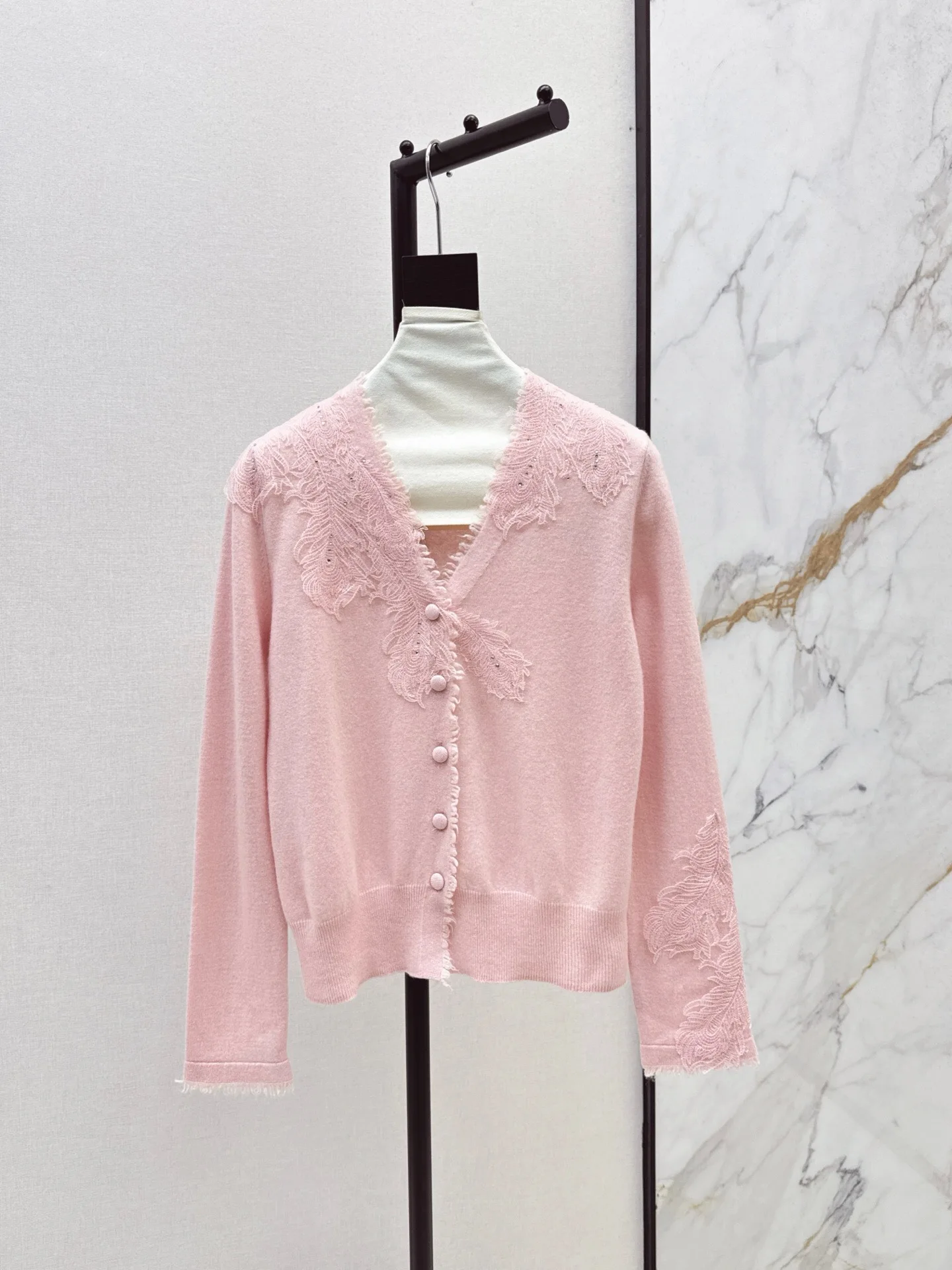 

2025 New Arrival Elegant Ladies Pink Knitted Wool Sweater V Neck Patchwork Lace Embroidery White Cardigan