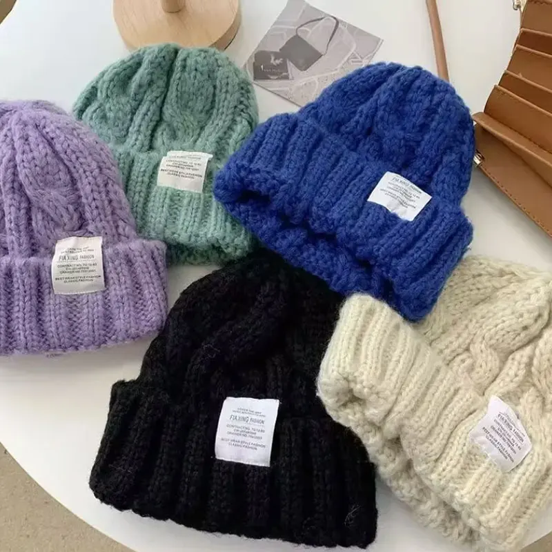 

New Unisex Winter Hats Add Fur Lined Men and Women Warm Beanie Cap Casual Maple Twist Crochet Pullover Cap Bonnet Hat