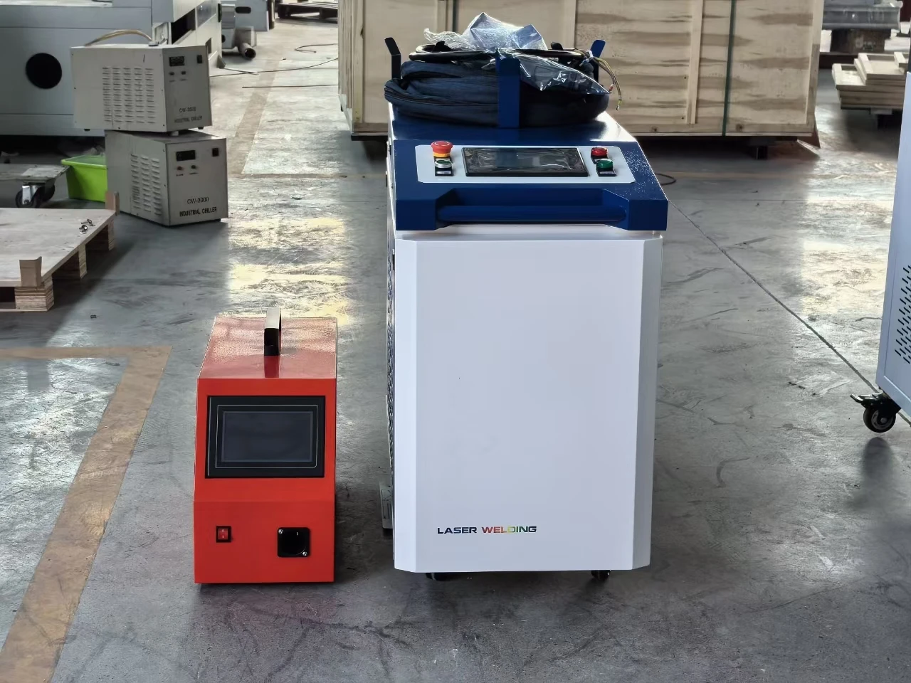Factory Price Water Chiller Included Handheld Laser Welding Machine Portable Fiber 1000W Welder For Stainless Steel