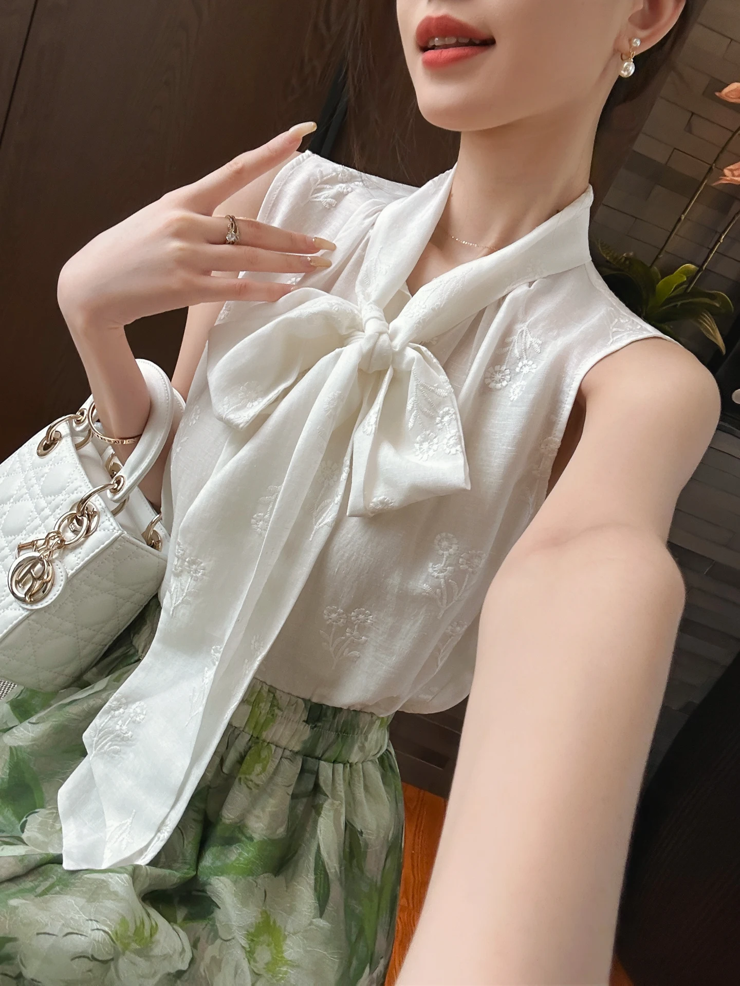 

Ele White Svel irt YOU SEE CBD High nce Commute OL Sle V-ne Regular Length Summer Faion Ladies' Si...