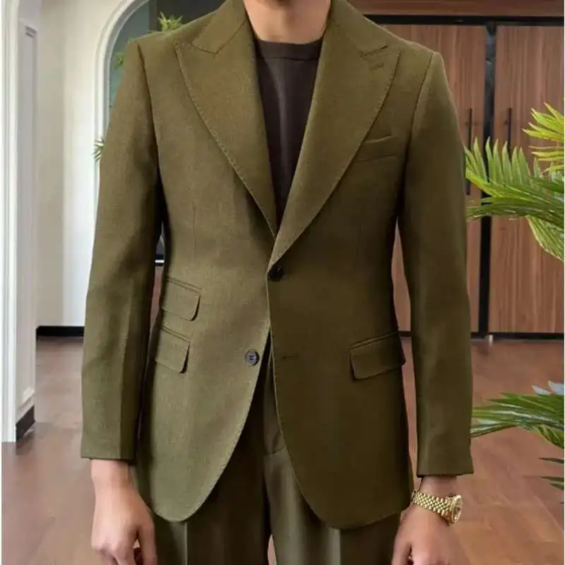 بدلة عمل عالية الجودة لعام 2025 بدلة زفاف للرجال متعددة الاستخدامات غير رسمية لحفلات المكتب والحفلات الراقصة بدلة سهرة للرجال باللون الأخضر