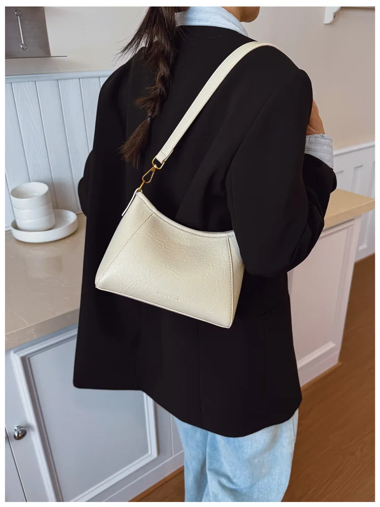 

Women's Retro Commuter Bag - 2025 Fall Winter New Large Capacity Fashion Casual Crossbody Shoulder Bag