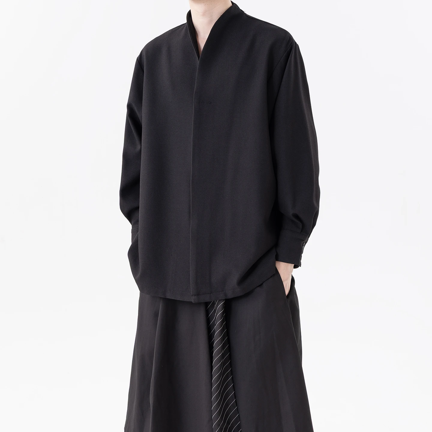 

2025 Men Retro V-Neck Shirt Autumn Men Harajuku Soild Color Shirts Men Casual Loose Solil Color Shirt Chinese Style Kimono Shirt