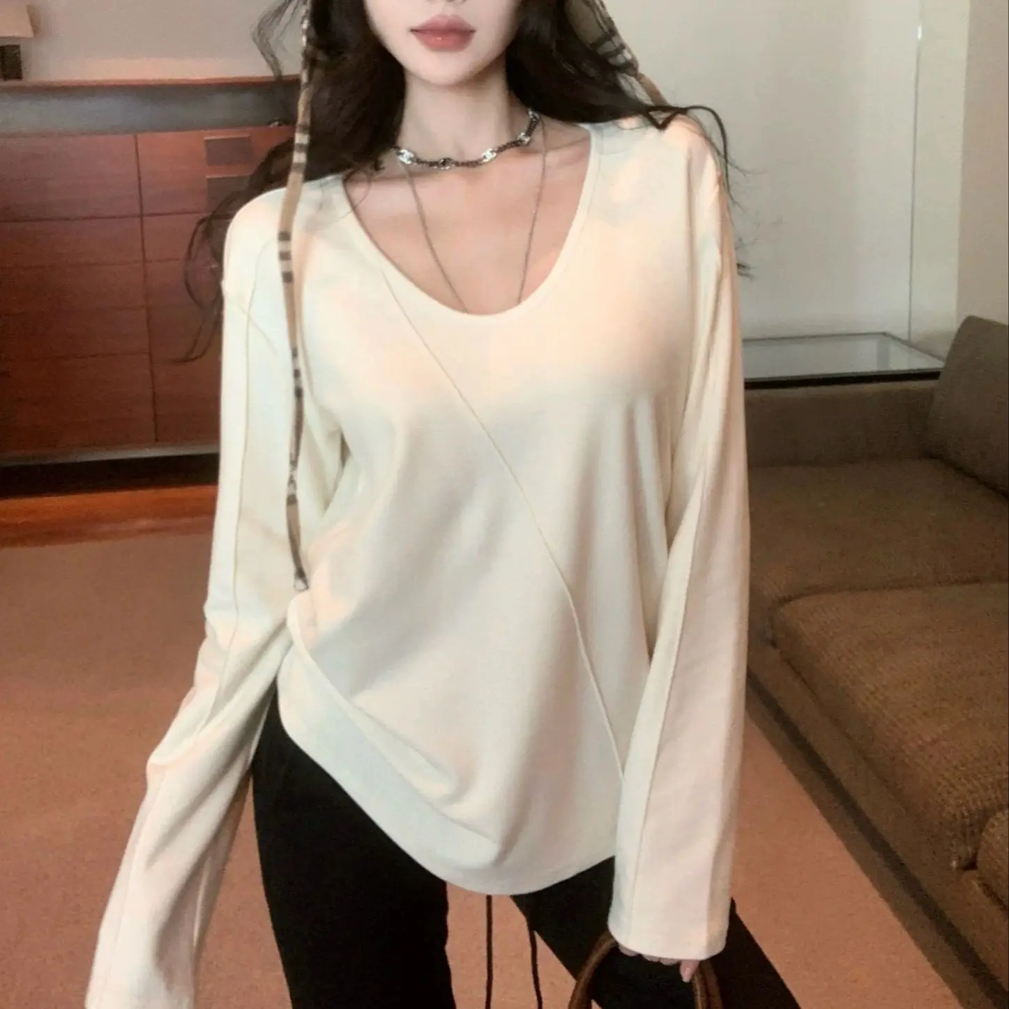 

Korean contrasting color one-shoulder short-sleeved T-shirt for women 2025 summer new irregular knitted top