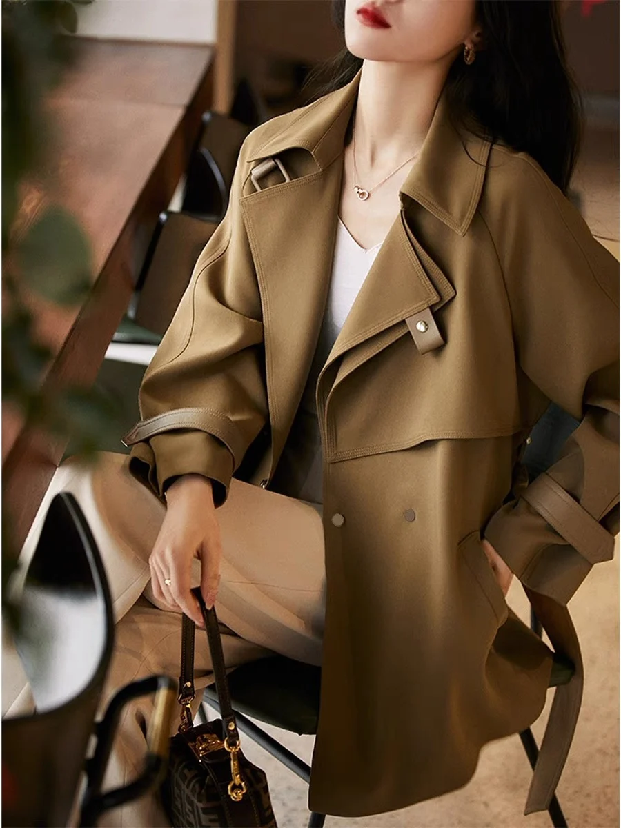 

New 2023 Autumn and Winter Women's Heavy Industry Wool Lining Sheep Leather Loop Raglan Sleeve Short Trench Coat 0909