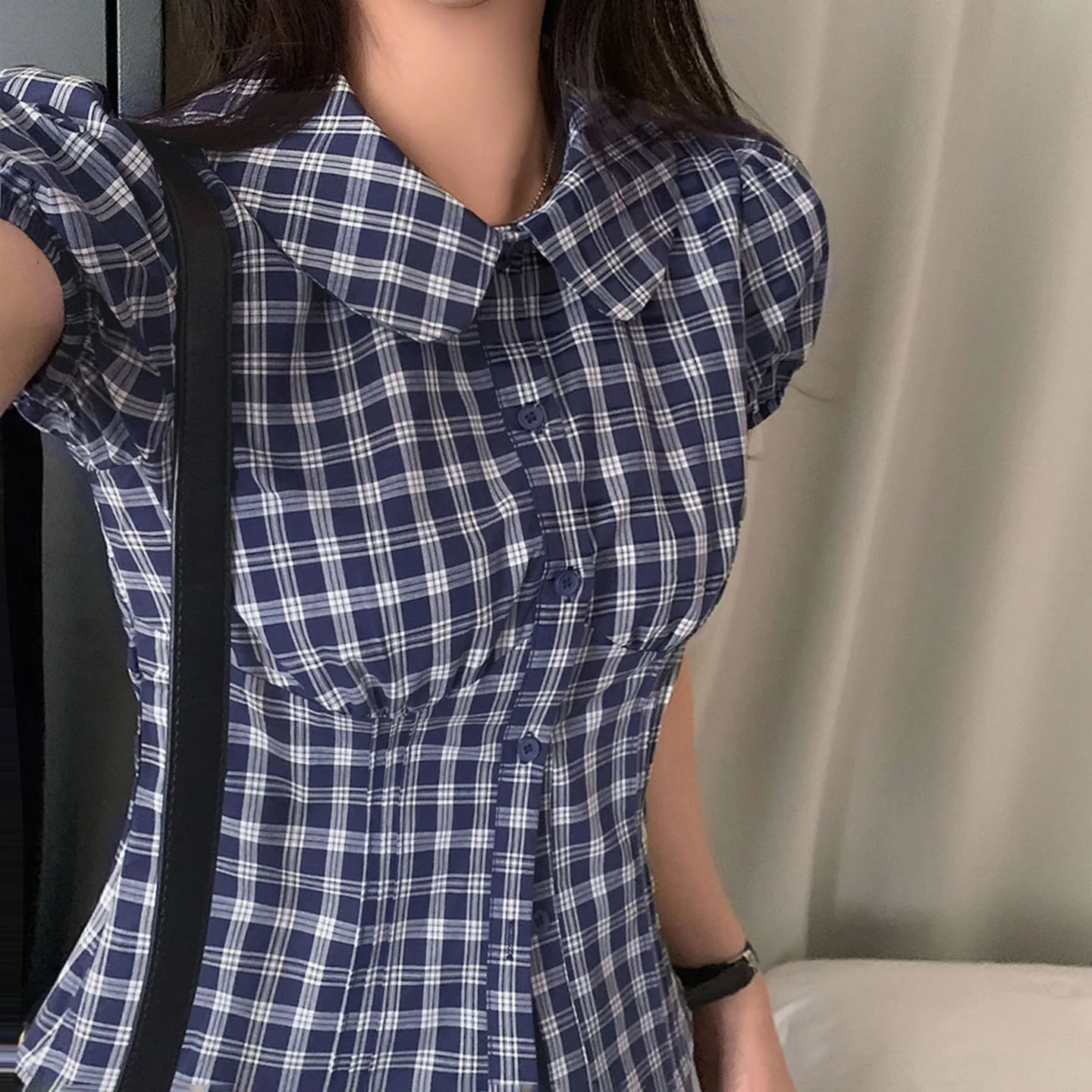 Europäisches und amerikanisches Retro-Blau-Karo-Kurzarm-Taillenshirt für Damen mit Puffärmeln und ausländischem Revers
