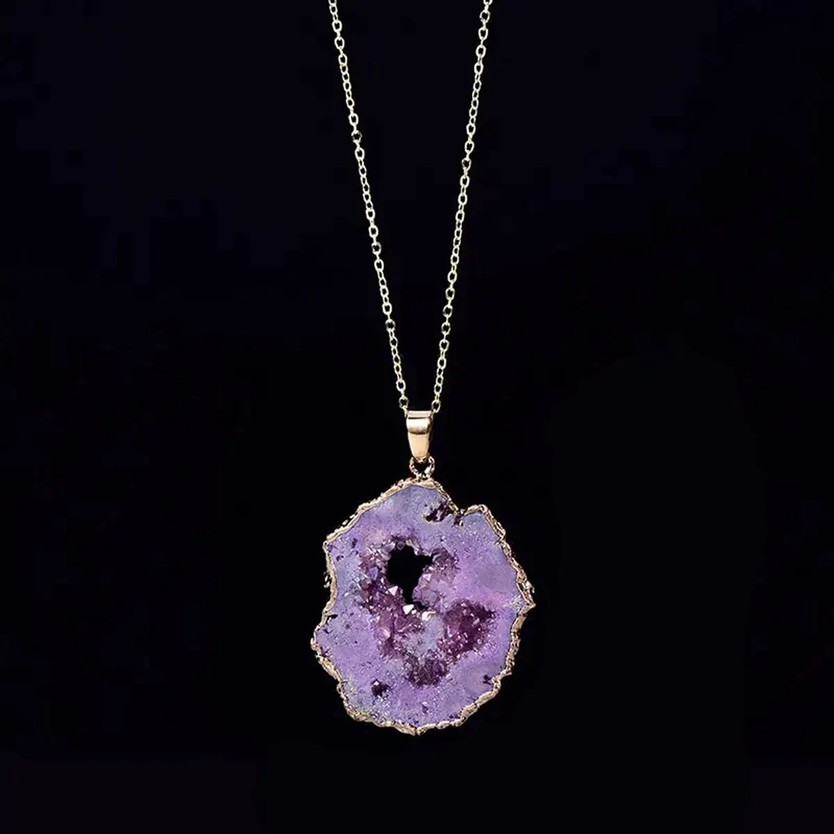 Pendant Necklace Natural Agate Quartz Geode Slice Pendant Crystal Amethyst Inlaid Hollow Necklace For Stress Reduction