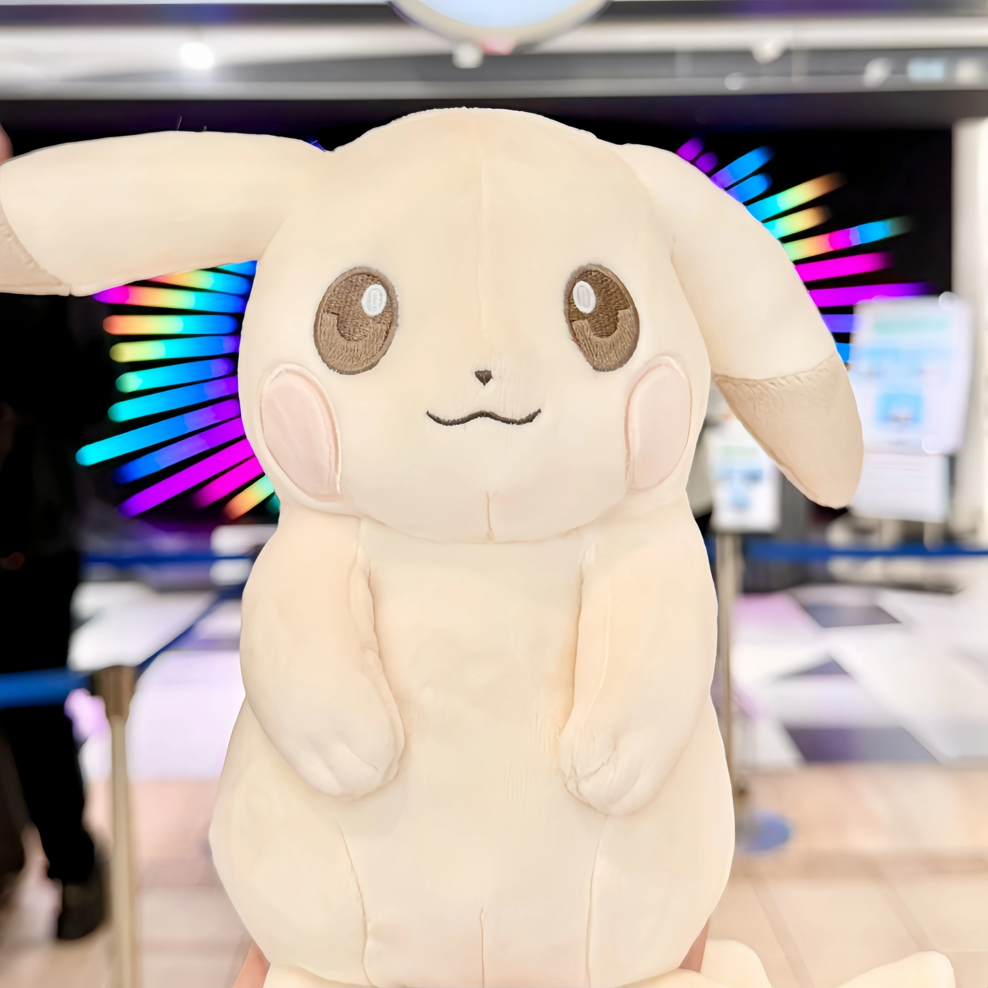 Pokemon Plüschtier im Freizeitstil: Peluche Pokopia Hellfarbiger Pikachu, Spielfigur mit Schlappohren, Gefüllte Puppe