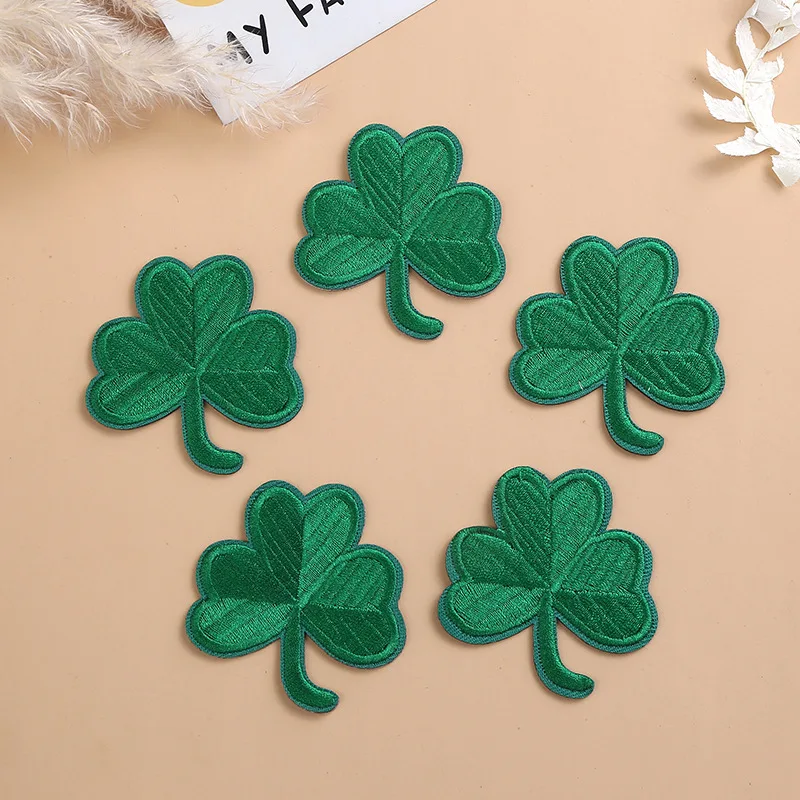 1pc Clover Cloth Sticker Green Embroidery Cloth Sticker Heart Shaped Clover Patch Sticker
