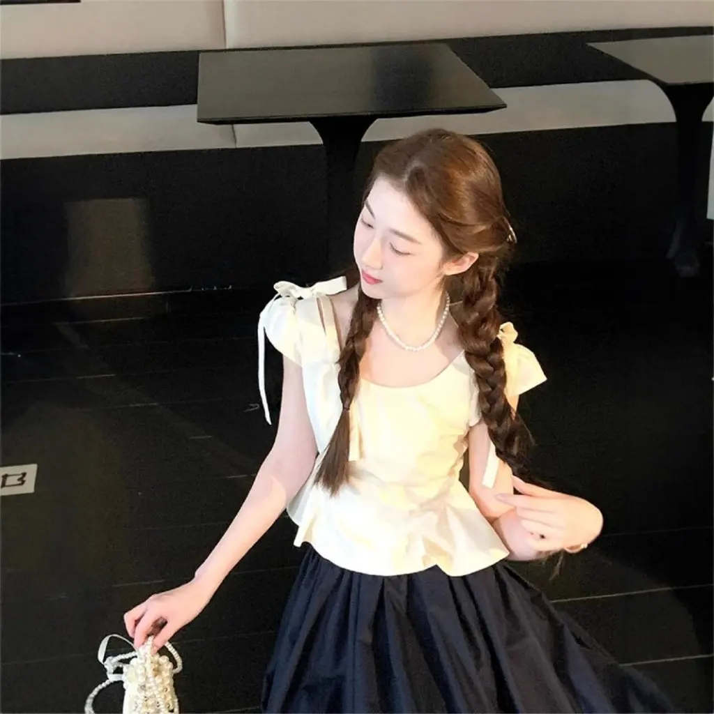 

Korean Sweet Design Two-Piece Set Short Slim-Fitting Bow Top with Elastic Waist Navy Blue Skirt Ensemble