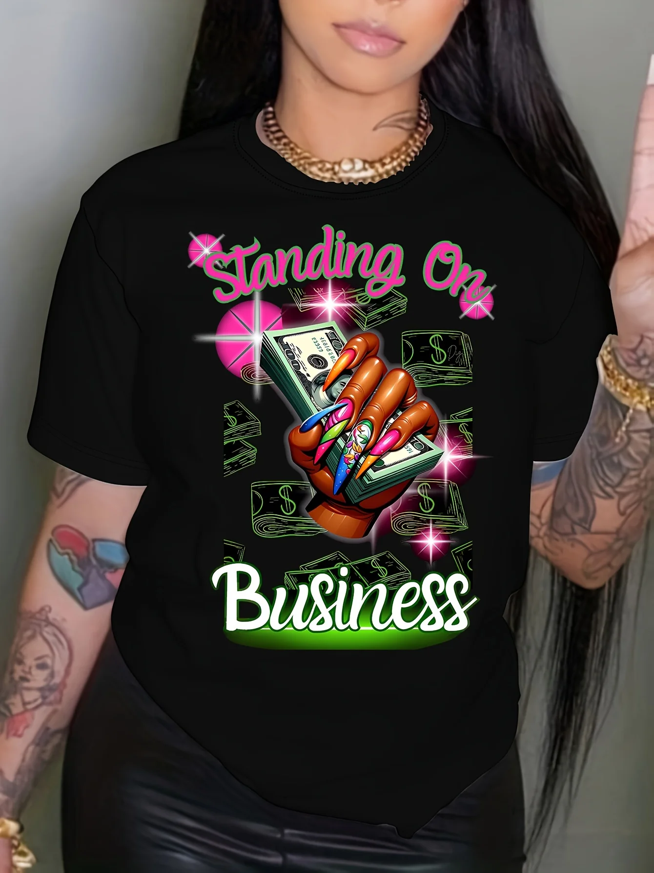 Camiseta para mujer de la marca Standing On Business - Gráfico llamativo de dinero, top informal estilo streetwear