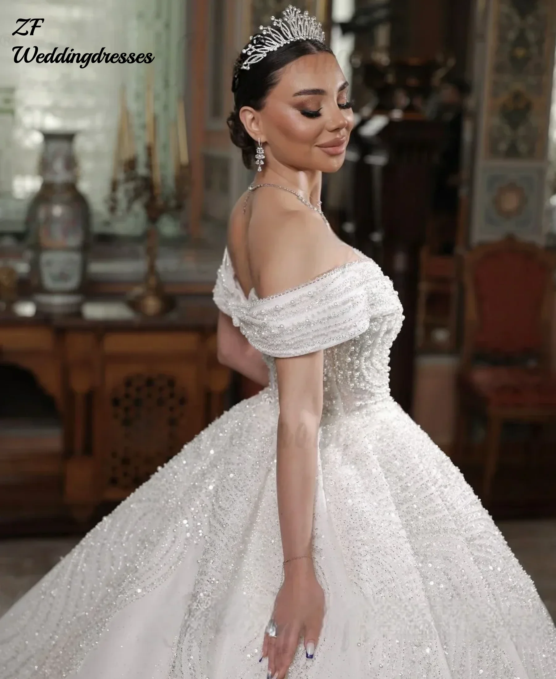 Customized  Luxury V  Neck WeddingDress Off Shoulder Lace Appliqued Bridal Gowns Plus Size Wedding Gowns Vestido De