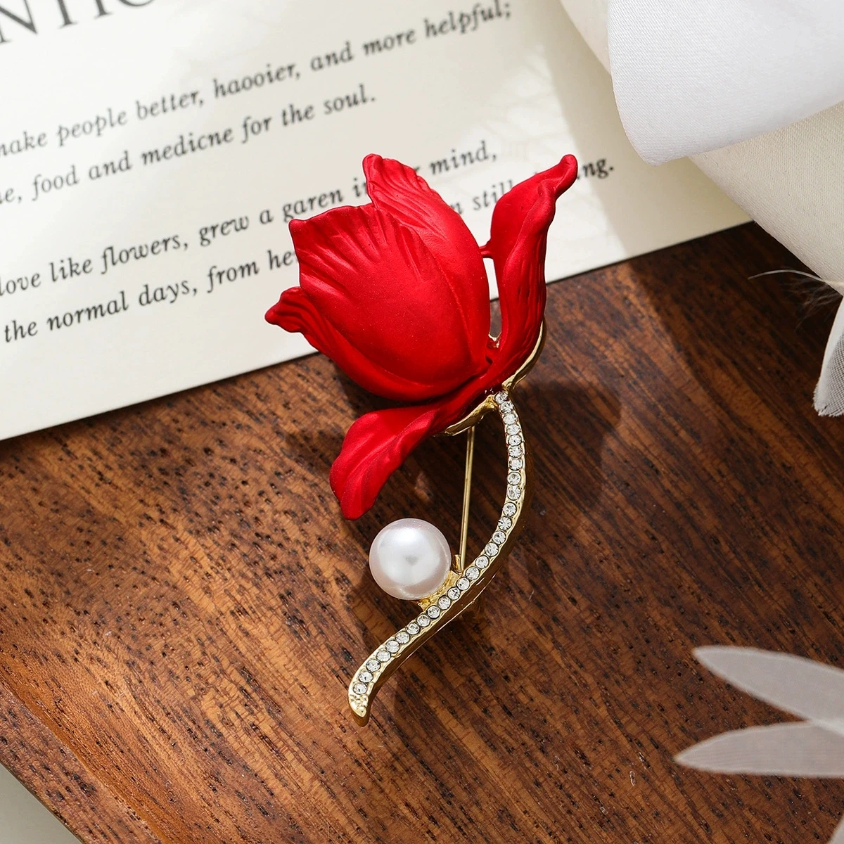 بروش زهرة السلطعون الأحمر، سحر أنثوي راقي، إكسسوار بدلة صدر نبات اللؤلؤ #1