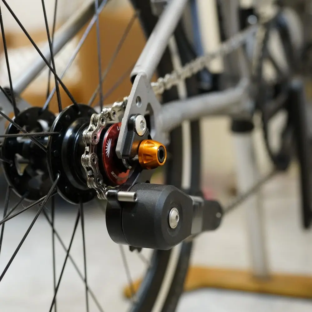 

1 пара титановых защитных шпилек UnionJack (74/112 мм) для переднего и заднего колеса складного велосипеда Brompton P Line T Line