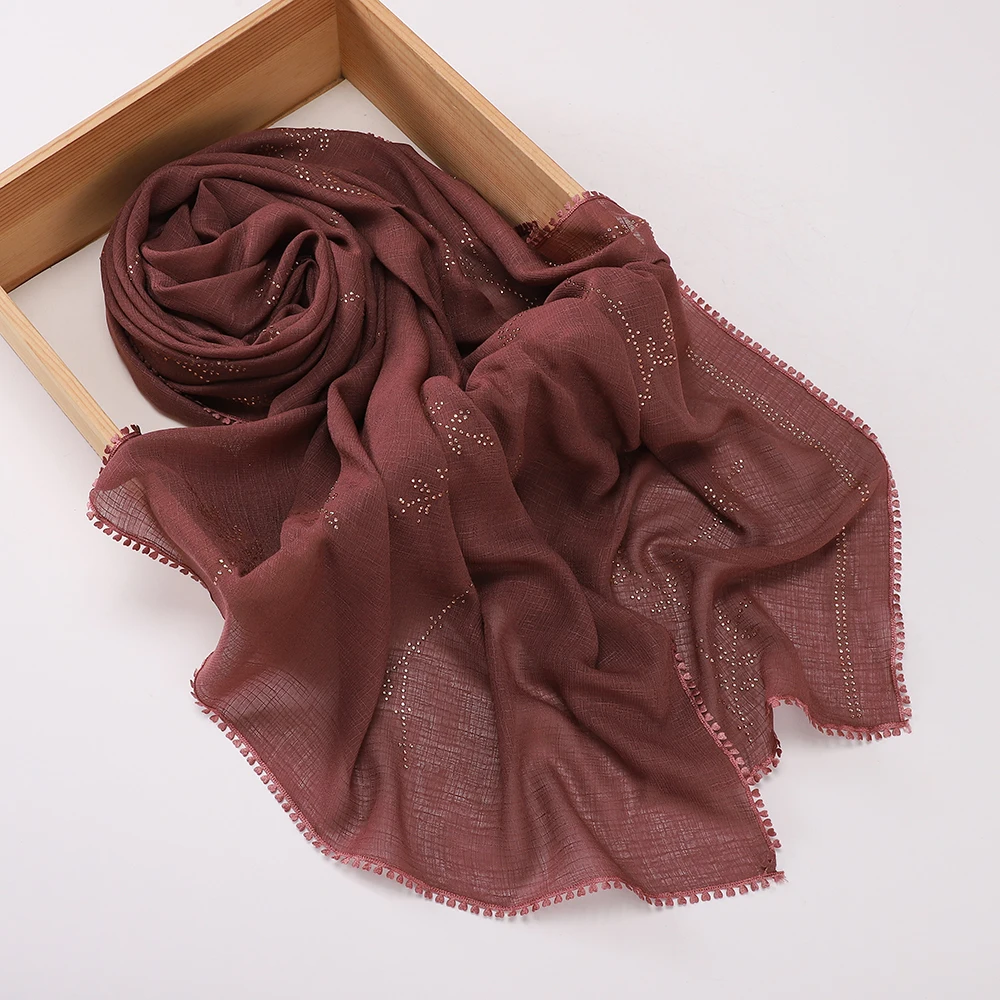Strass-Besetzter Hijab aus Knitterbaumwolle mit Spitzen- und Quastenrand Muslimisches Damen-Kopftuch Eleganter Damenschal Islamisches Kopftuch – Detail 1
