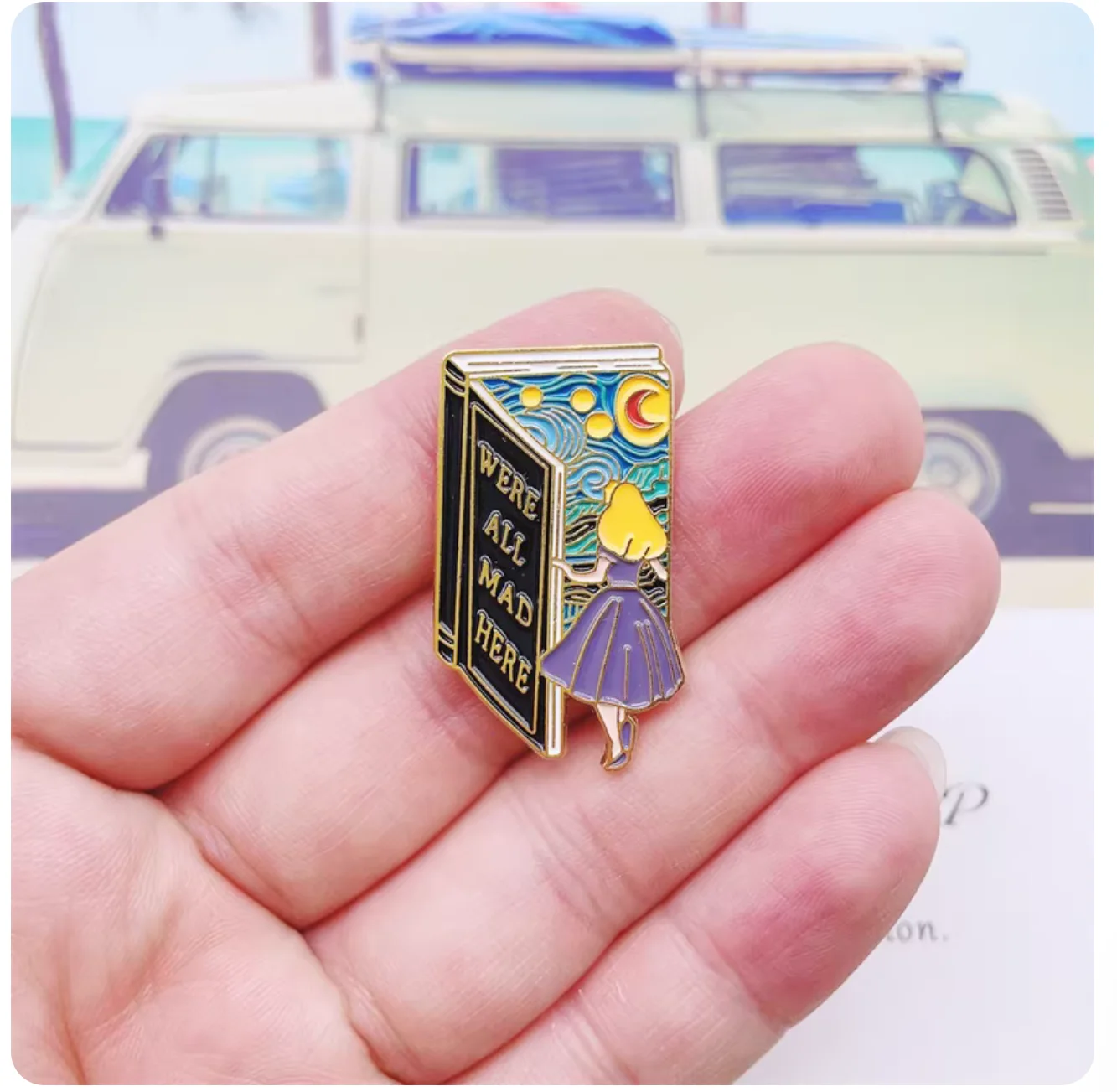 Starry night with Alice brooch Vincent Van Gogh oil painting starry sky book alloy badge jewelry accessories