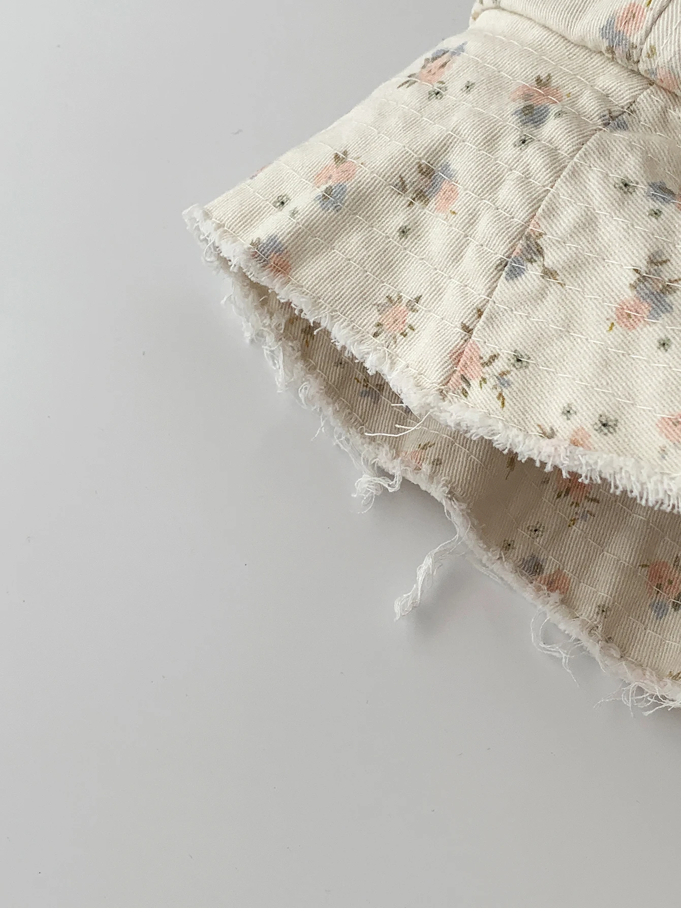 Small Fresh,Sweet Floral Fisherman Hat Thin Pastoral Style Frayed Sunshade Basin Hat Versatile Hat for Taking Photos and Travel