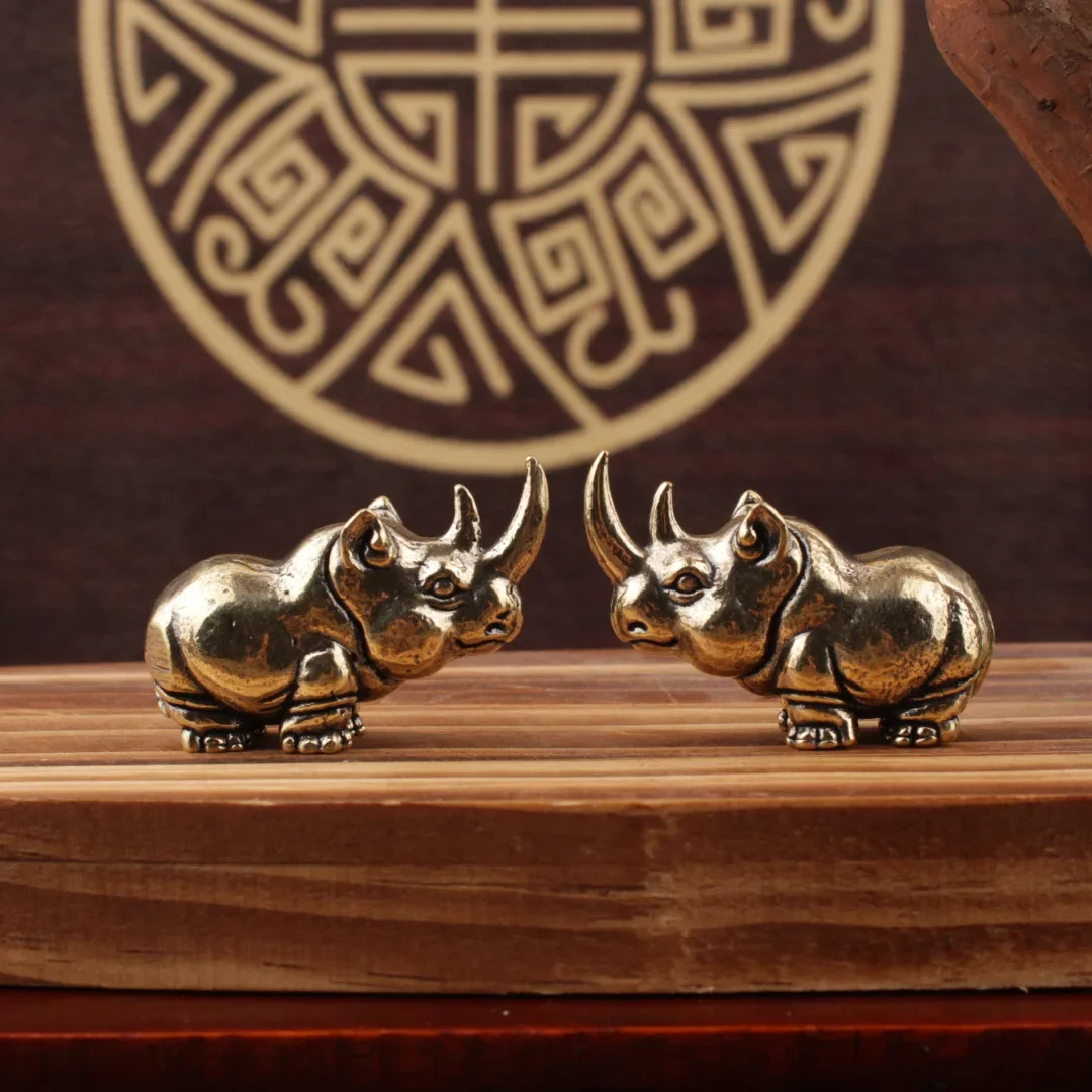 Brass little rhino ornament, solid copper rhino small ornament, hand handle, tea pet, office desktop ornament.