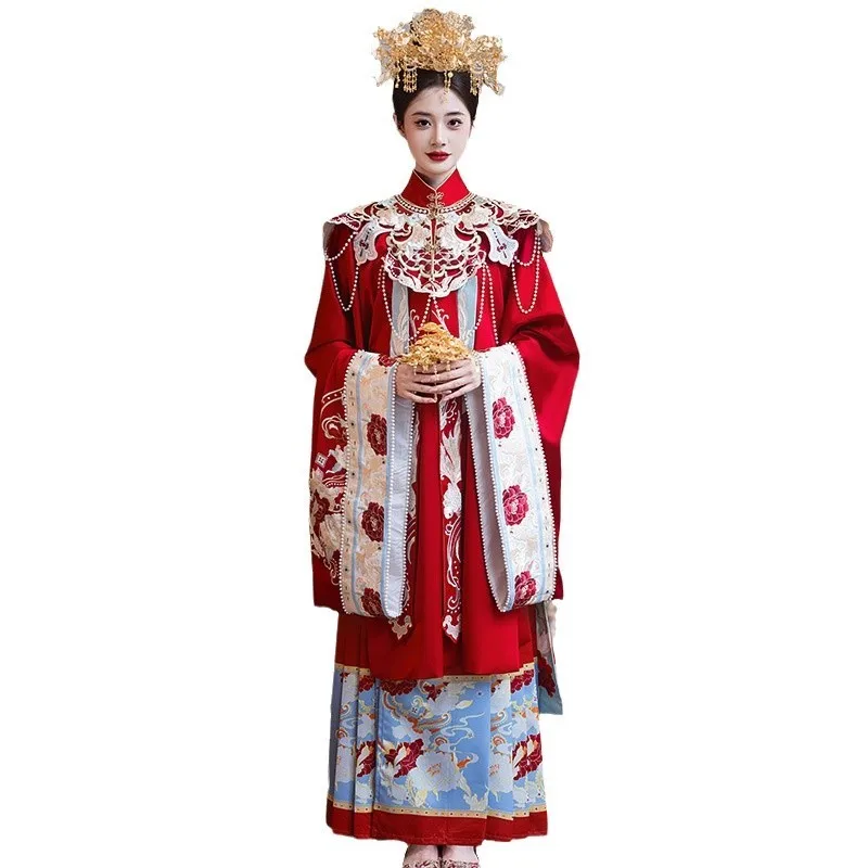 A three-piece Chinese-style wedding dress with stand-up collar and skirt Yunjian is set for going out