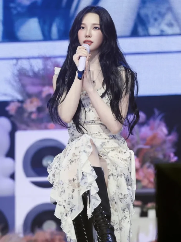 

Liu Zhimin Zhao Meiyuan Korean Style Summer Floral Rose Design Sensation Strapless Dress Polyester Material Chinese Origin