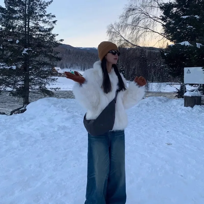 เสื้อโค้ทขนเฟอร์เทียมสำหรับผู้หญิง แจ็คเก็ตสั้นแบบเรียบง่าย ปกพับลง แขนยาว ซิปตรง สไตล์ลำลองสำหรับสุภาพสตรี ใส่ได้ทั้งในออฟฟิศและชีวิตประจำวัน สำหรับฤดูใบไม้ร่วงและฤดูหนาว ปี 2025