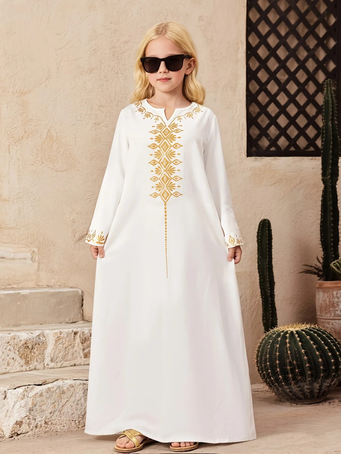 Sukienka dla dziewczynek w stylu retro, pojedynczy element odzieży dziecięcej, sukienka z cyfrowym nadrukiem złotych kwiatów, koronka, czysta biel, dekolt w serek, mały otwór, sukienka wkładana przez głowę, długa spódnica, odpowiednia dla dziewczynek w wieku 4-11 lat.