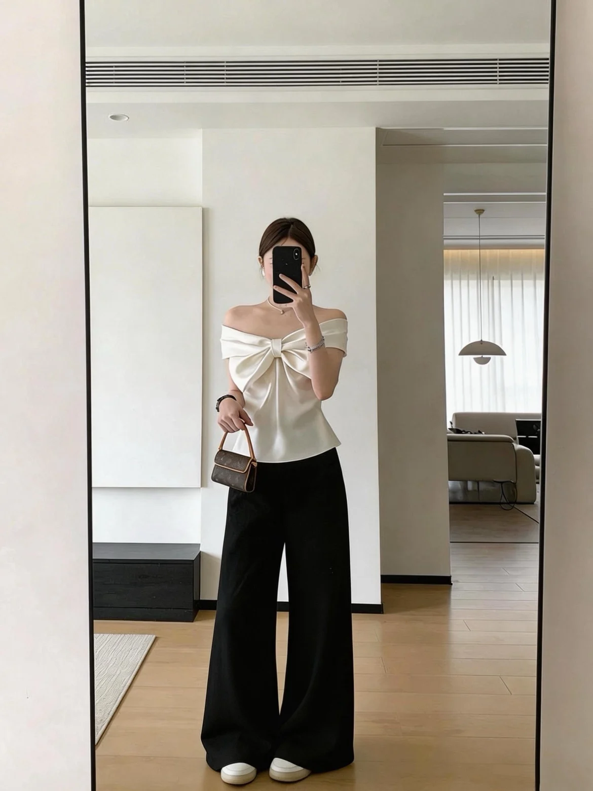 

Изящный топ из шелковистого атласа Golden Miss с завязками на плечах, универсальный, в стиле кэжуал, приталенный, однотонный, летний