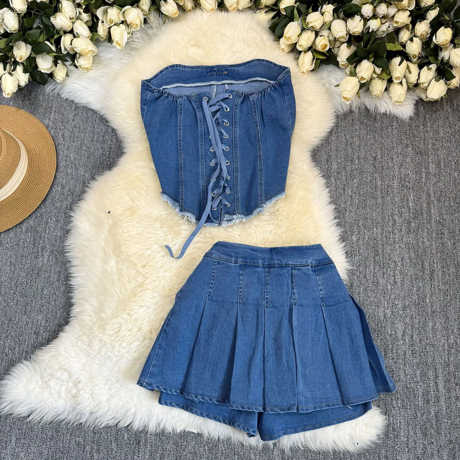 Top in denim con bordo sottile e cinturino superiore a tubo Pure Desire alla moda estiva + gonna con pantaloni a pieghe da donna