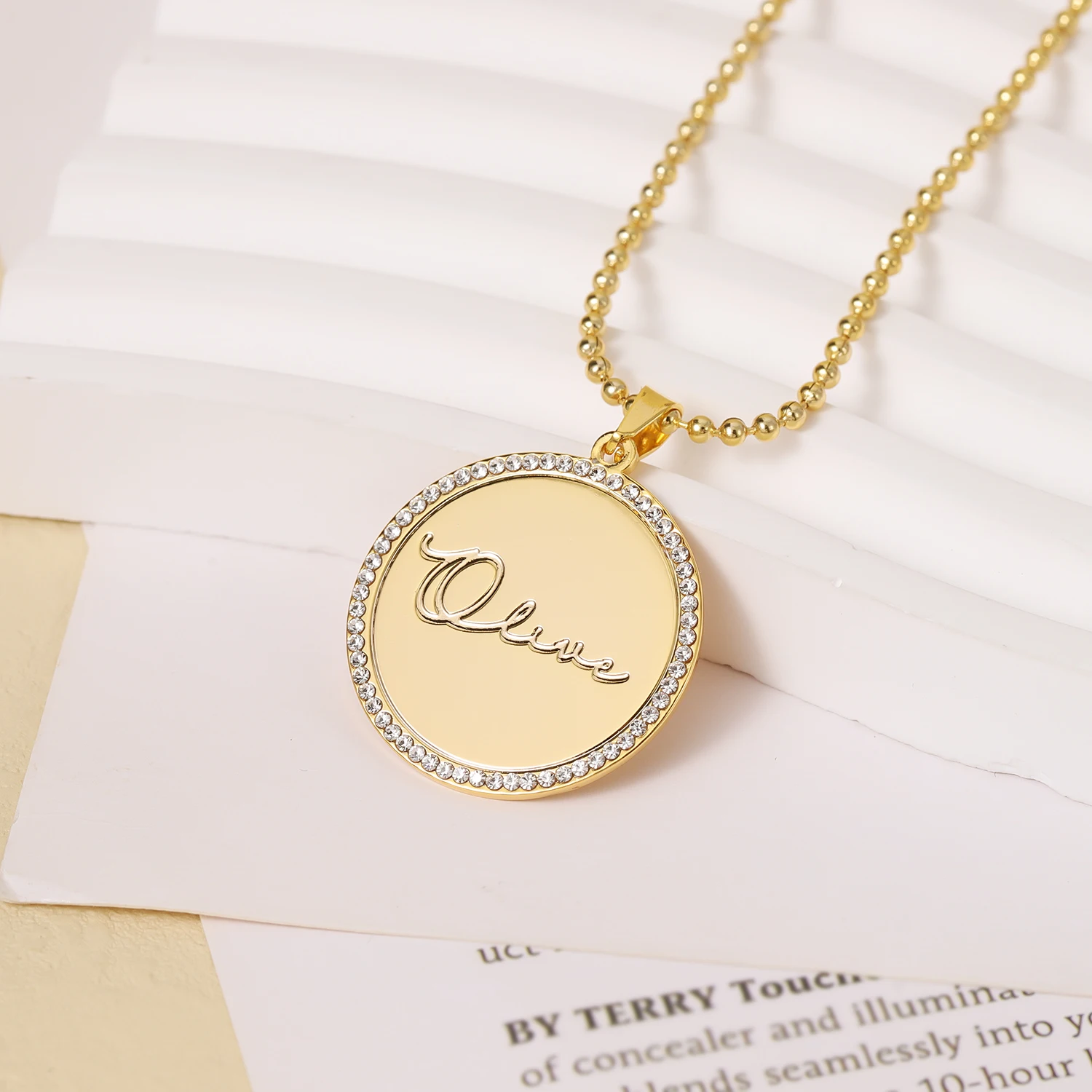 Qitian Personalise Round Name Necklace For Women Custom Gold Pendent With Diamond Stainless Steel Jewlery Graduation Gift BFF