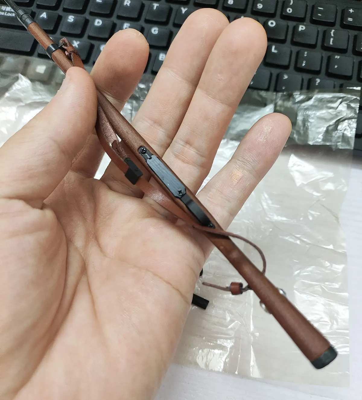 1:6 Serie della Seconda Guerra Mondiale Soldato Esercito Arma 98K Modello di Pistola Giocattolo Fatta a Mano in Legno per Modello Action Figure Boy Collection