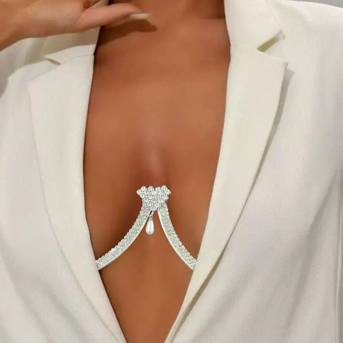 Women's chest support pearl pendant heart-shaped bra necklace body jewelry rhinestone top fashion gift beach bikini swimsuit